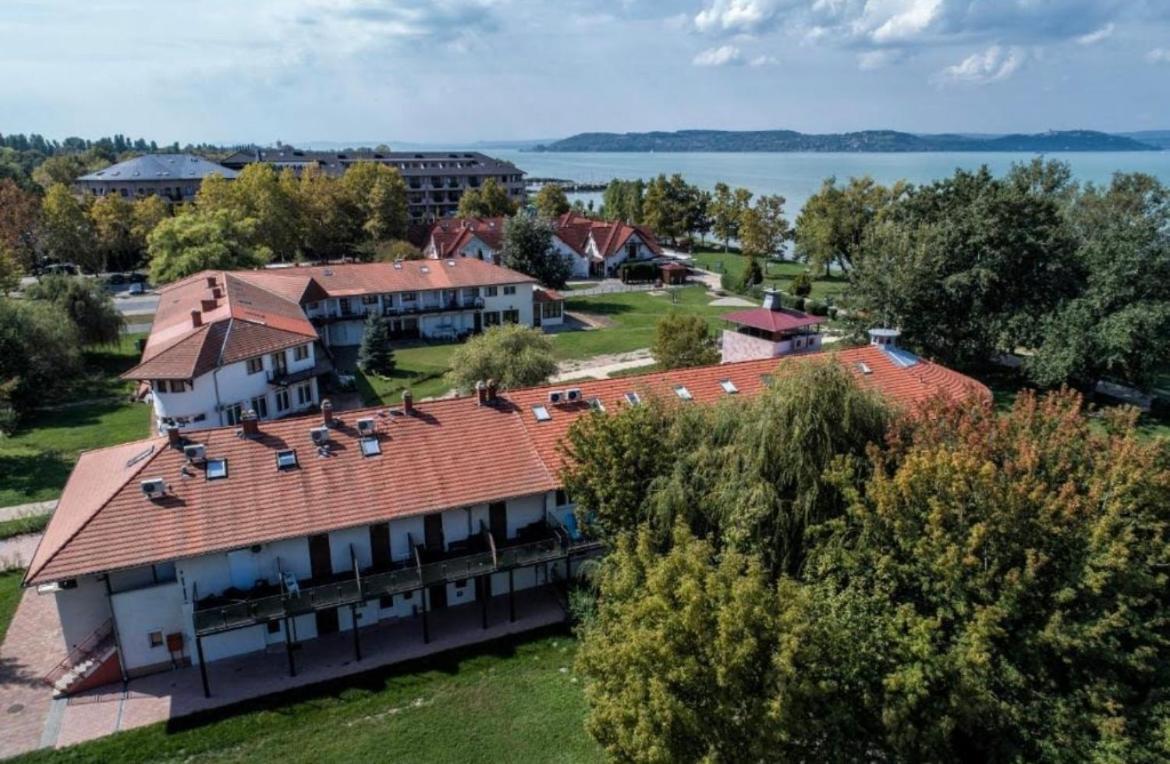 Waterfront Apartmanok Zamárdi Exterior foto